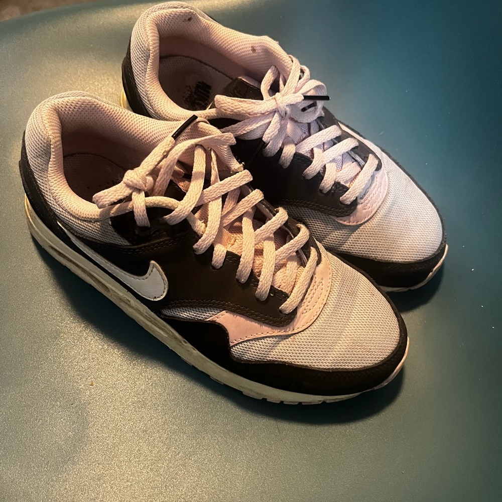 Nike air Max Dual-Tone Black and pink Athletic Shoes